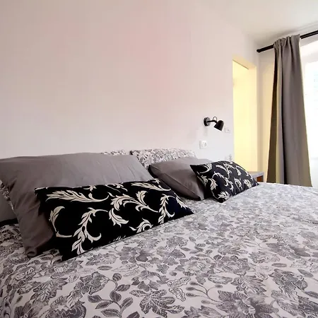 Phiros Guest house *