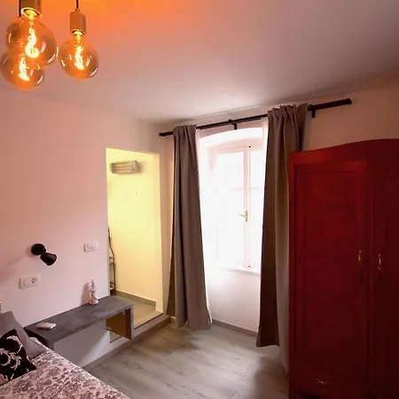 Guest house Phiros