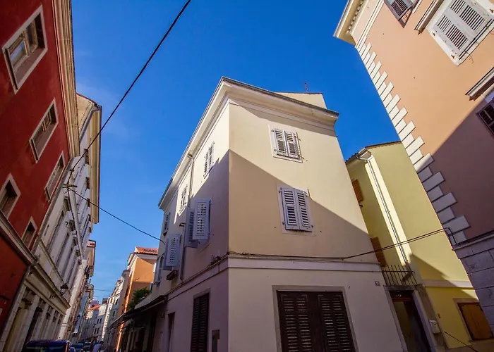 Guest house Phiros 4*